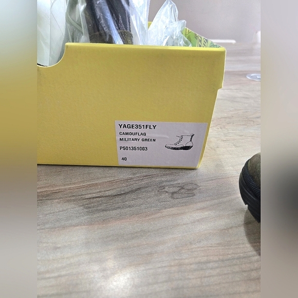 New In Box! Fly London Leather Lace Up Camo Military Green Boots, Size 40/9.5 - Picture 4 of 4